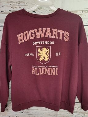 Harry Potter Gryffindor Alumni Crewneck Sweatshirt Burgundy Small Seeker 07